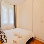 Elegant 3 Chambres, 3 Salles De Bain- Double Sejour- 16e- Calme Et Standing * Paris