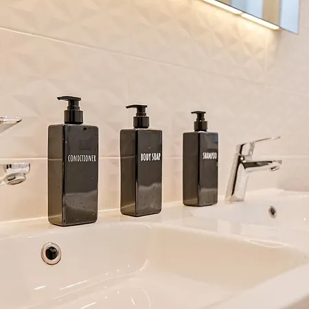 Elegant 3 Chambres, 3 Salles De Bain- Double Sejour- 16e- Calme Et Standing Paryż